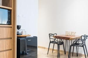 Private Room in top location, Microwave and Fridge