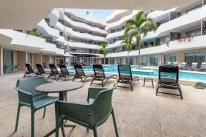Cozy Room Condo w Rooftop Pool & Gym Access