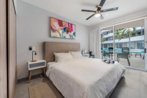 Cozy Room Condo w Rooftop Pool & Gym Access