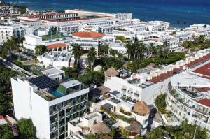 Apts 200m from beach sleeps 10