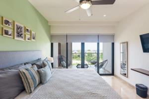 1BR in top location w Ocean View
