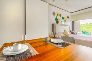 Studio with AC Pool Gym, Rooftop view 100MB WIFI