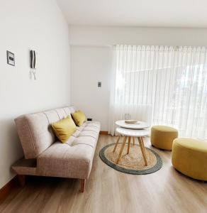 Soleado apartamento en el corazon de Calacoto con balcon