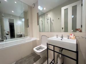2 bedroom Kensington Suites