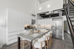 Modern Luxury Loft facing Santana Row wBalcony