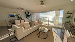 Beach & Pool Apartment