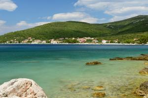 Apartment near Martinscica Catamaran Terminal in Mihojašcica