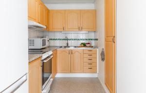 Lovely Home In Byxelkrok With Wifi