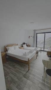 Seaside & Levada Escape