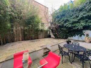 2 bedroom Kensington Suites