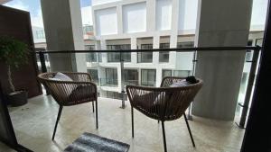 Stylish 1BR Beachside Retreat