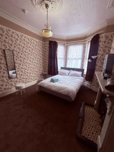 Near city centre, Derby train station and royal Derby hospital