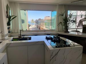 Apartamento beira mar 4 quartos garagem e churrasqueira Grátis av atlântica