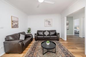 3Bed 2Bath home - Nth Central Reno metres from Hosp w Wifi