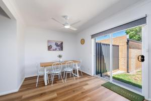 3Bed 2Bath home - Nth Central Reno metres from Hosp w Wifi