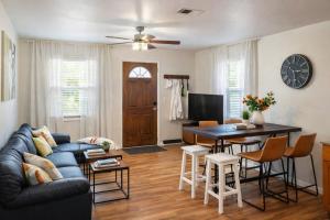 Vacation House, 2 Miles to Beach, Smart TVs, Grill