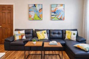Vacation House, 2 Miles to Beach, Smart TVs, Grill