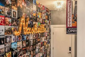 Rooftop Views Stylish Decor Nash Downtown Access