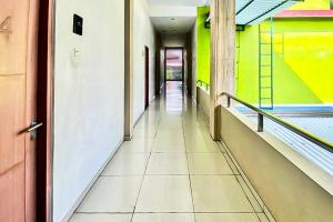 Mawar Indah Hotel near Stasiun Balapan Solo Mitra RedDoorz