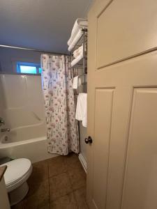 2-Bedroom Private Suite near VIU