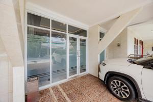 Urbanview Hotel Executive Residence Semarang by RedDoorz