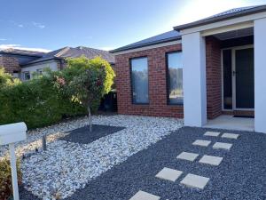 Modern 4-Bedroom Home, Near Playground, Lake Nature Trails, Minutes to Bendigo