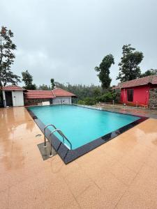 Red Roof Resort - Pool, Home Food, Coffee Estate, Near to falls & Trekking