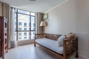 2br Forbeswood Heights in BGC near St Lukes