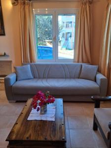 MAKRIS HOUSE-Giasemi
