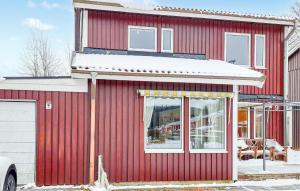 Gorgeous Home In Oskarström With Wifi