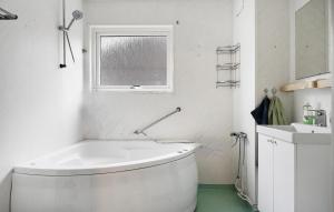 Gorgeous Home In Oskarström With Wifi