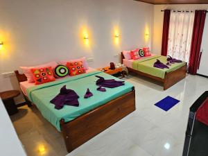 Red Veranda Cottage