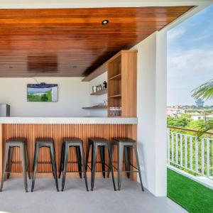 Private 4BR Villa Uluwatu - Pool and Rooftop Sunset Bar