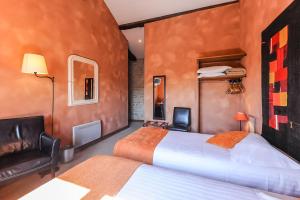 Hotels Logis Les Glycines : photos des chambres