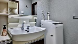 JIA Karin Osaka 嘉麟 Modern Luxury Private Villa Terrace 4 Bedrooms Sleeps Up to 11-12 Guests