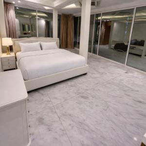 5-bedroom Penthouse, Elegant Super luxury