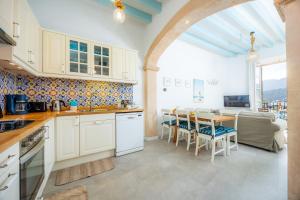 Marina 48 Seafront Apartment