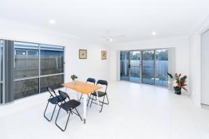 4BR Modern Park Ridge House - Perfect for Families Holiday Home