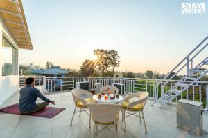 StayVista at Tirtham Ivory Home with Jacuzzi
