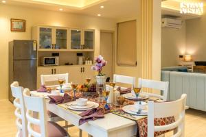 StayVista at Tirtham Ivory Home with Jacuzzi