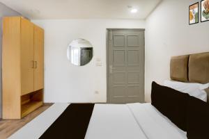 Super Townhouse Shahdara Near Yamuna Sports Complex Formerly Hotel Ipotel