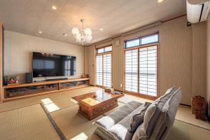Okazaki 城下町ステイ岡崎OkazakiCastleView 岡崎城を一望 テラス付和モダン1LDK 85インチTV 最大6名 Accommodation room