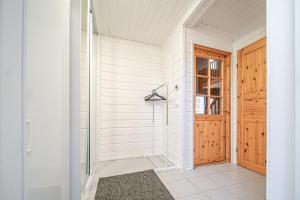 Alpine Chalet Central Ski-in Ski-out, Levi center by Aavalevi