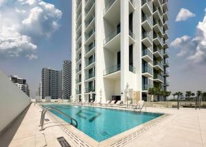 Modern Studio Apartment in Binghatti Tulip with Pool, Parking, Gym