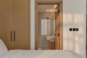 Modern Studio Apartment in Binghatti Tulip with Pool, Parking, Gym