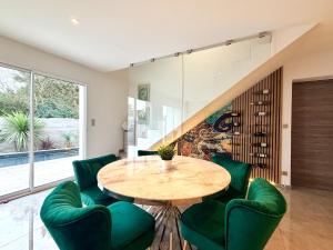 Villa climatisée avec piscine privée et 3 suites parentales Plage à 10 min à pied