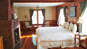 Standard Double Room room in Woodbound Inn