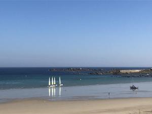 Charming vacation home with private pool, close to shops and sea