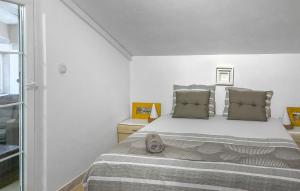 Pet Friendly Apartment In Vrsi With Wifi