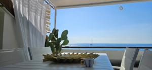 Oltre lessenza del mare